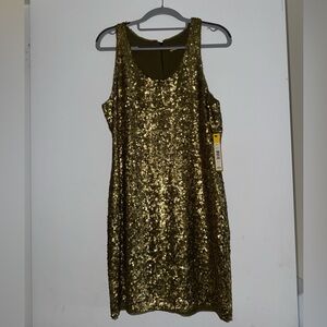 Alice + Olivia gold sequin dress size S retail $495
Perfect holiday dress
